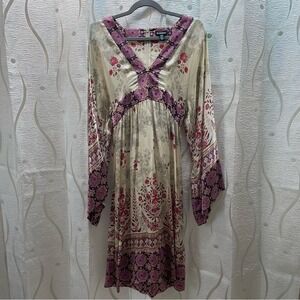 Le Chateau 100% Silk  Dress Womens Small Cream Purple Boho Bell Sleeve Excellent